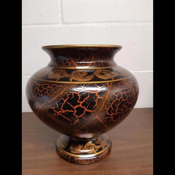 Gorgeous Vintage Oriental Accent Vase with Lacquer Finish - Picture 1 of 7